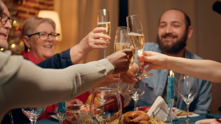 Read more about the article The difference between Sparkling Wines and Champagne